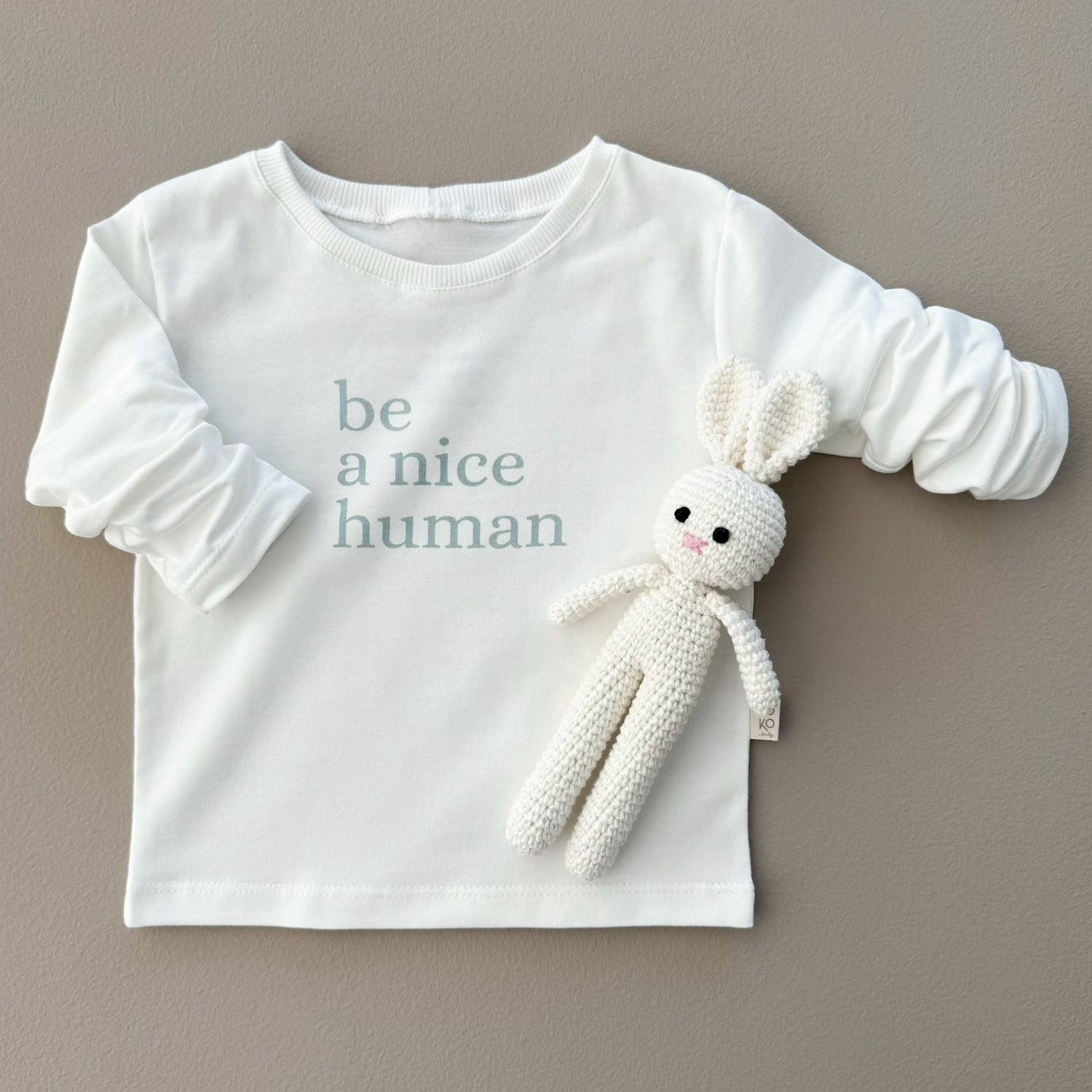 Camiseta Bebe Manga Longa Unissex  - Be a Nice Human (azul)