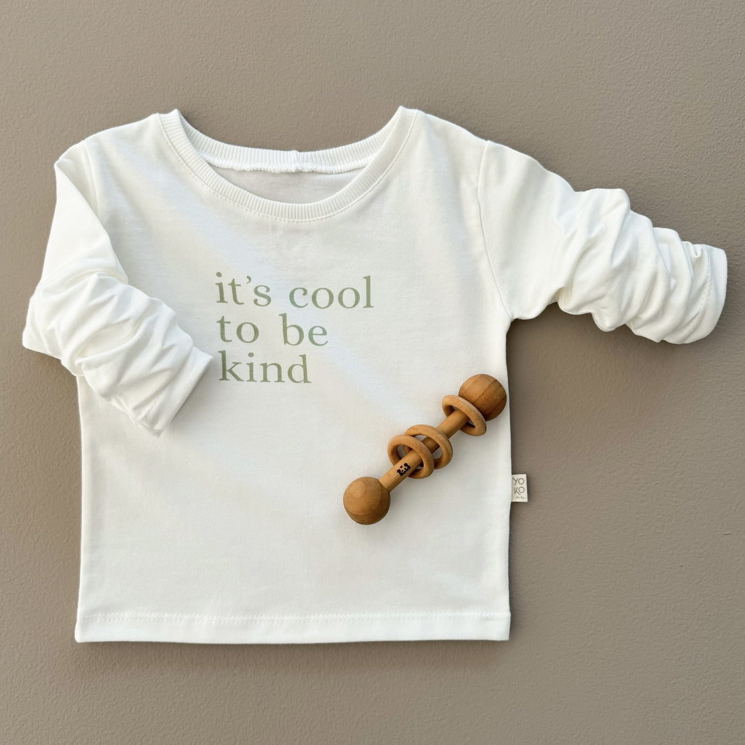 Camiseta Bebe Manga Longa Unissex  - It´s Cool To Be Kind (verde)