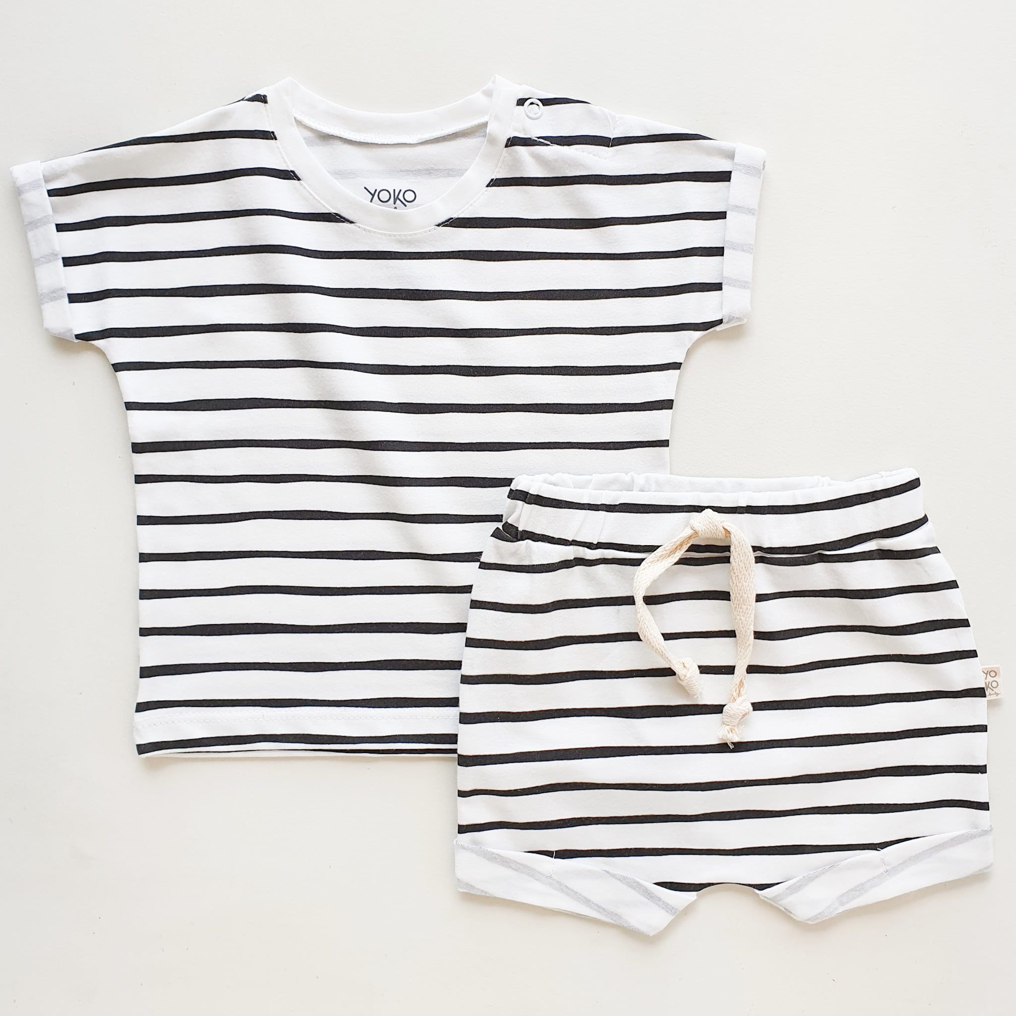 Conjunto Bebe Camiseta e Short - Listras Preto