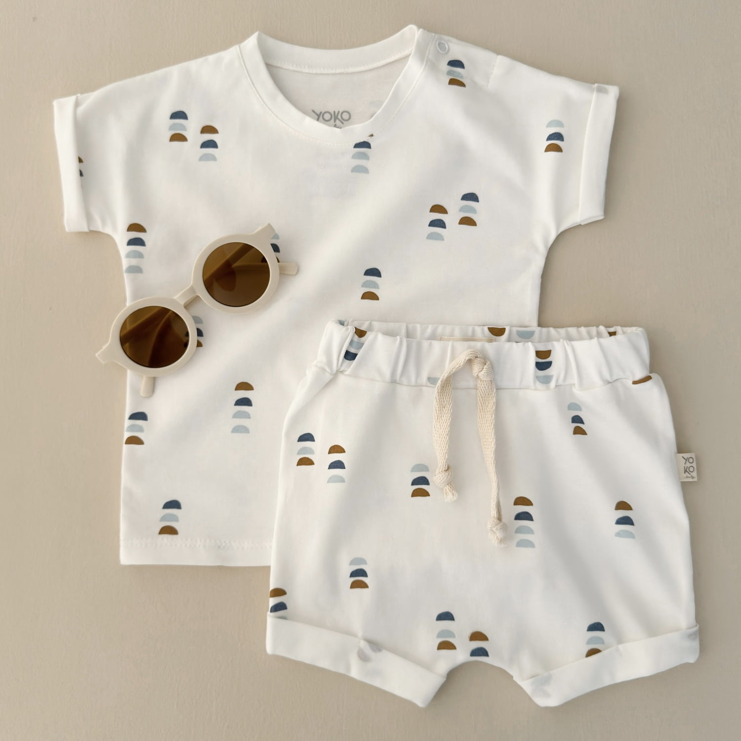 Conjunto Bebe Camiseta e Shorts - Arte Minimalista
