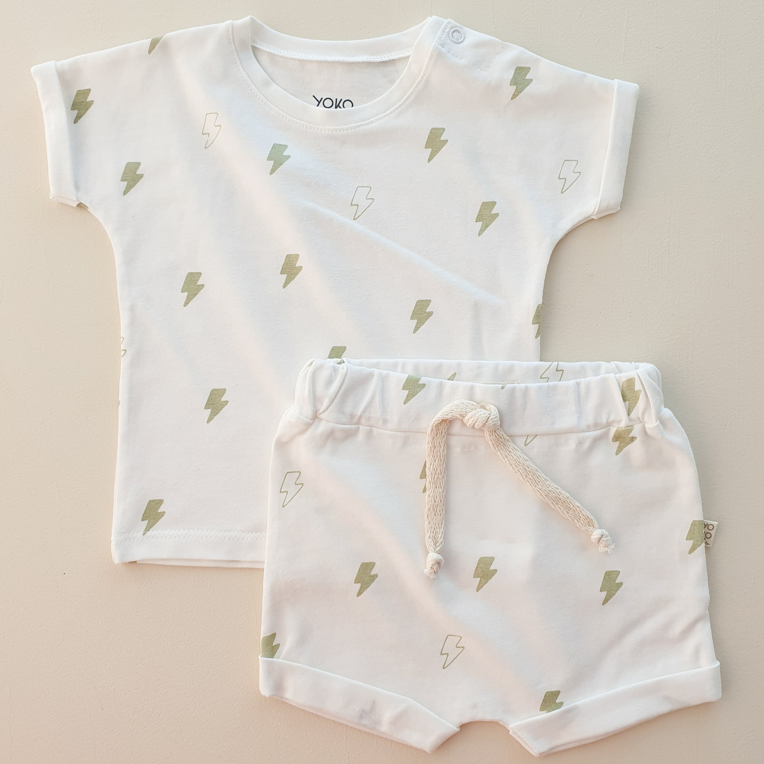 Conjunto Bebe Camiseta e Shorts - Raios Verde Pistache