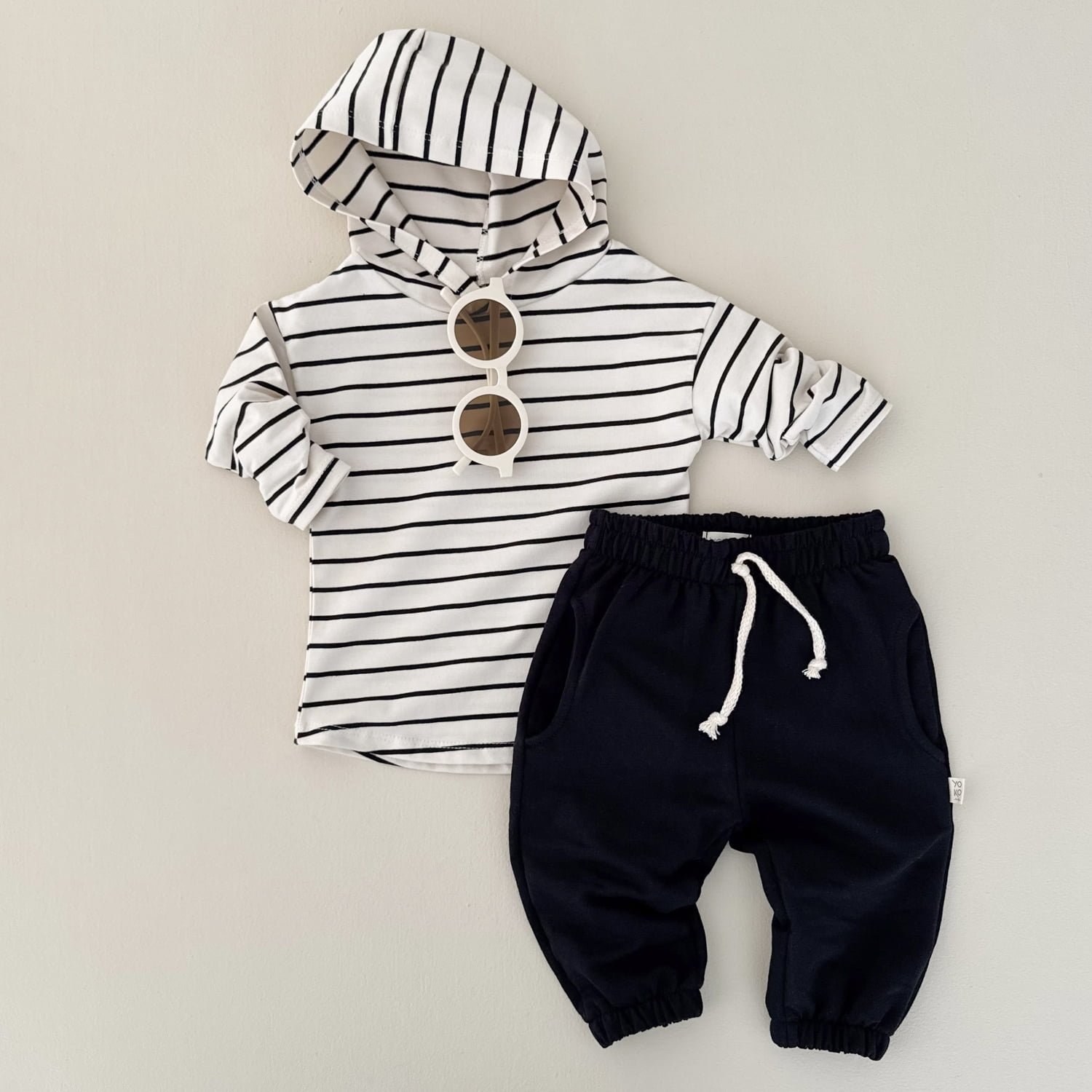 Conjunto Bebê Camiseta Listrado Premium e Calça Molecotton — Marfim e Preto