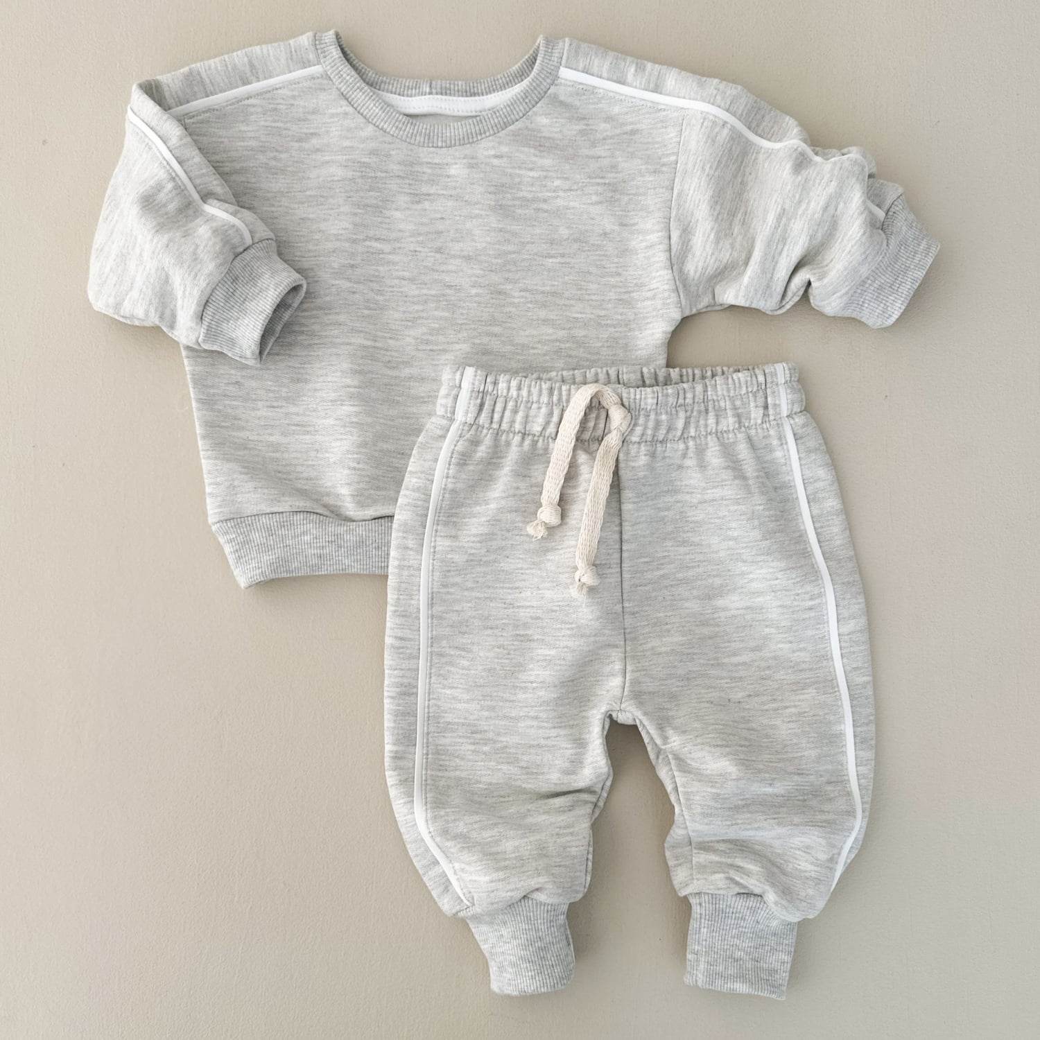 Conjunto Bebê Moletom Peluciado Comfy – Mescla Claro com Off White