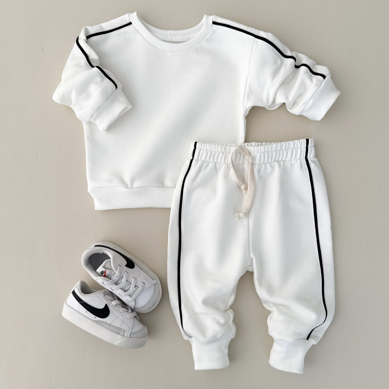 Conjunto Bebê Moletom Peluciado Comfy – Off White com Preto