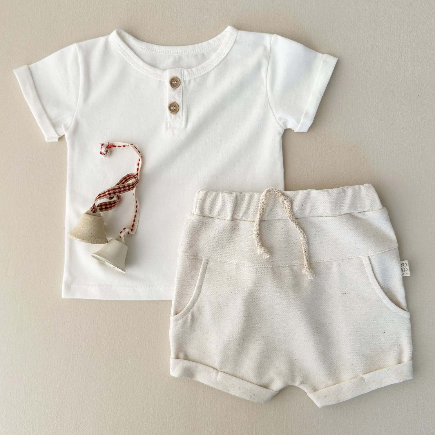 Conjunto Camisa Bebê Manga Curta com Botões e Short Texturizado – Off White