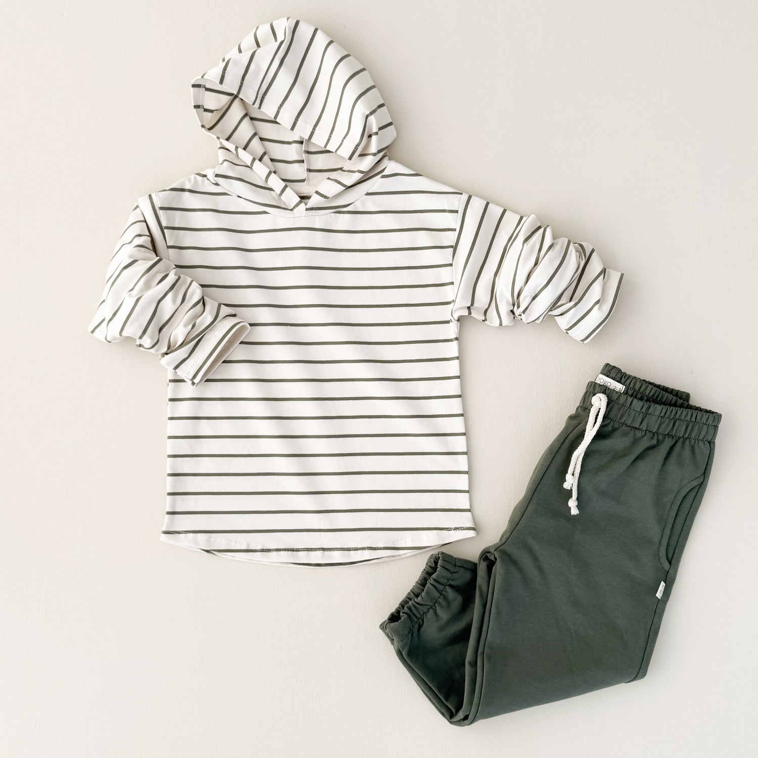Conjunto Infantil Camiseta Listrado Premium e Calça Molecotton — Marfim e Verde Floresta