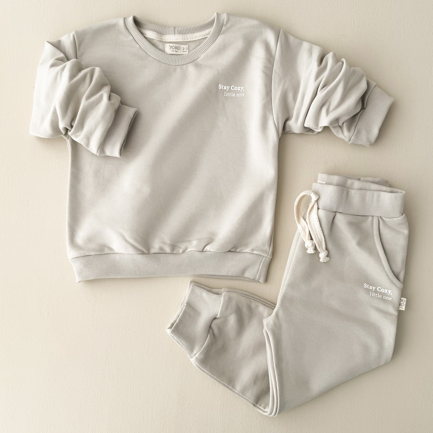 Conjunto Infantil Moletom Peluciado Comfy Stay Cozy – Cinza Orvalho