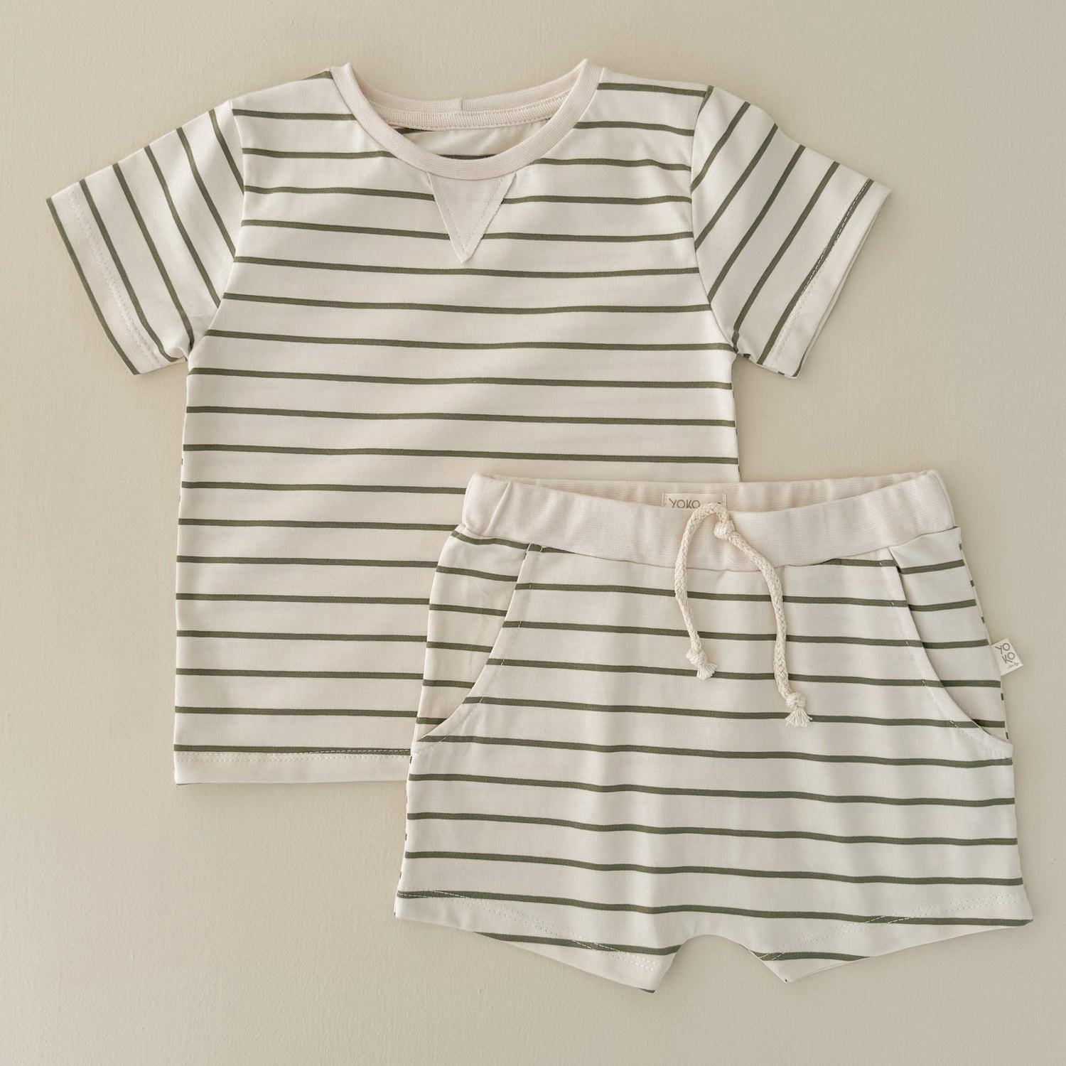 Conjunto Kids Camiseta e Shorts – Listras Marfim e Verde