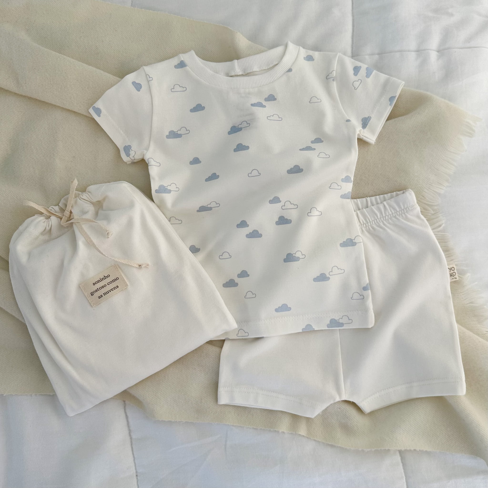 Conjunto Bebe Pijama Manga Curta - Off White e Nuvem Azul