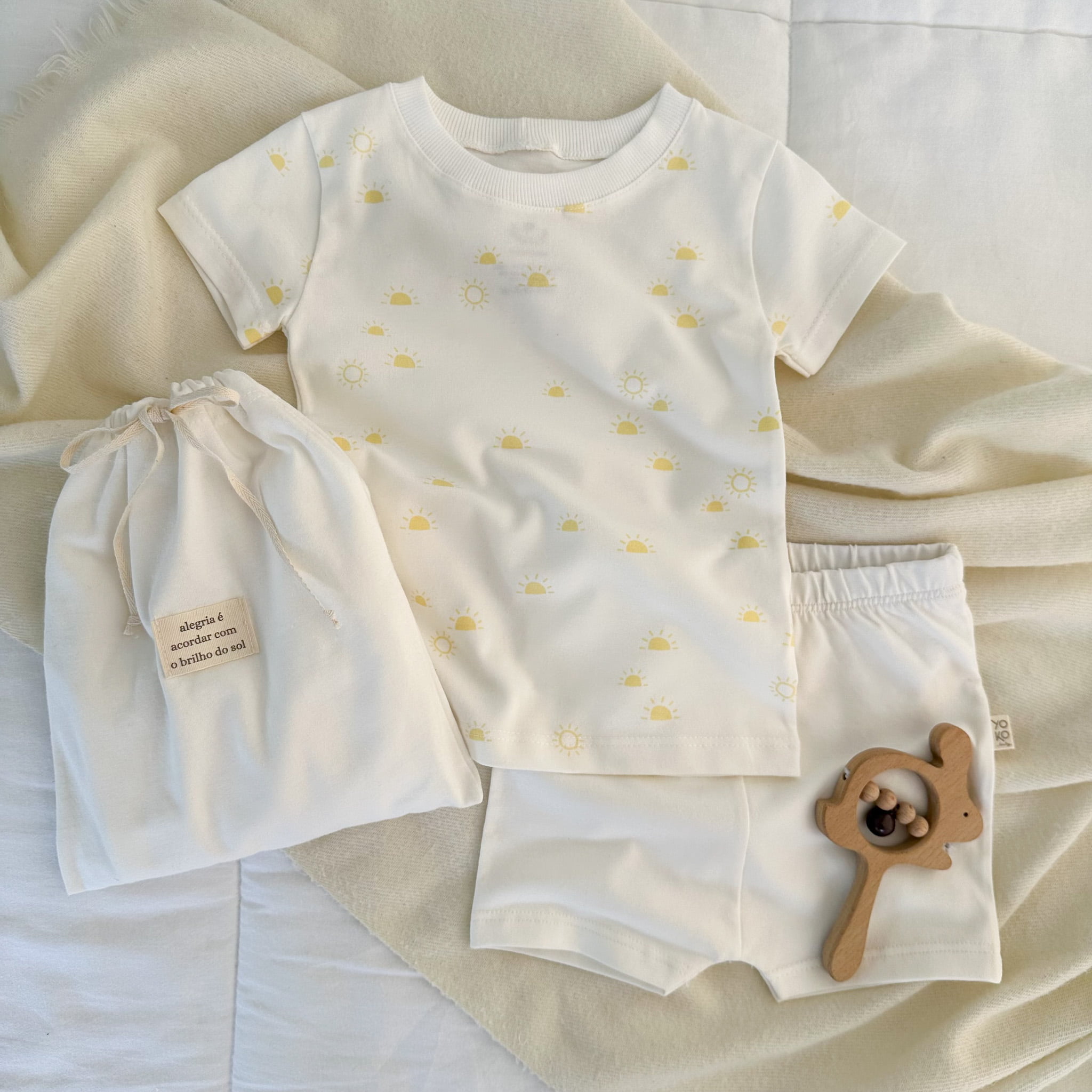 Conjunto Bebe Pijama Manga Curta - Off White e Sol Amarelo