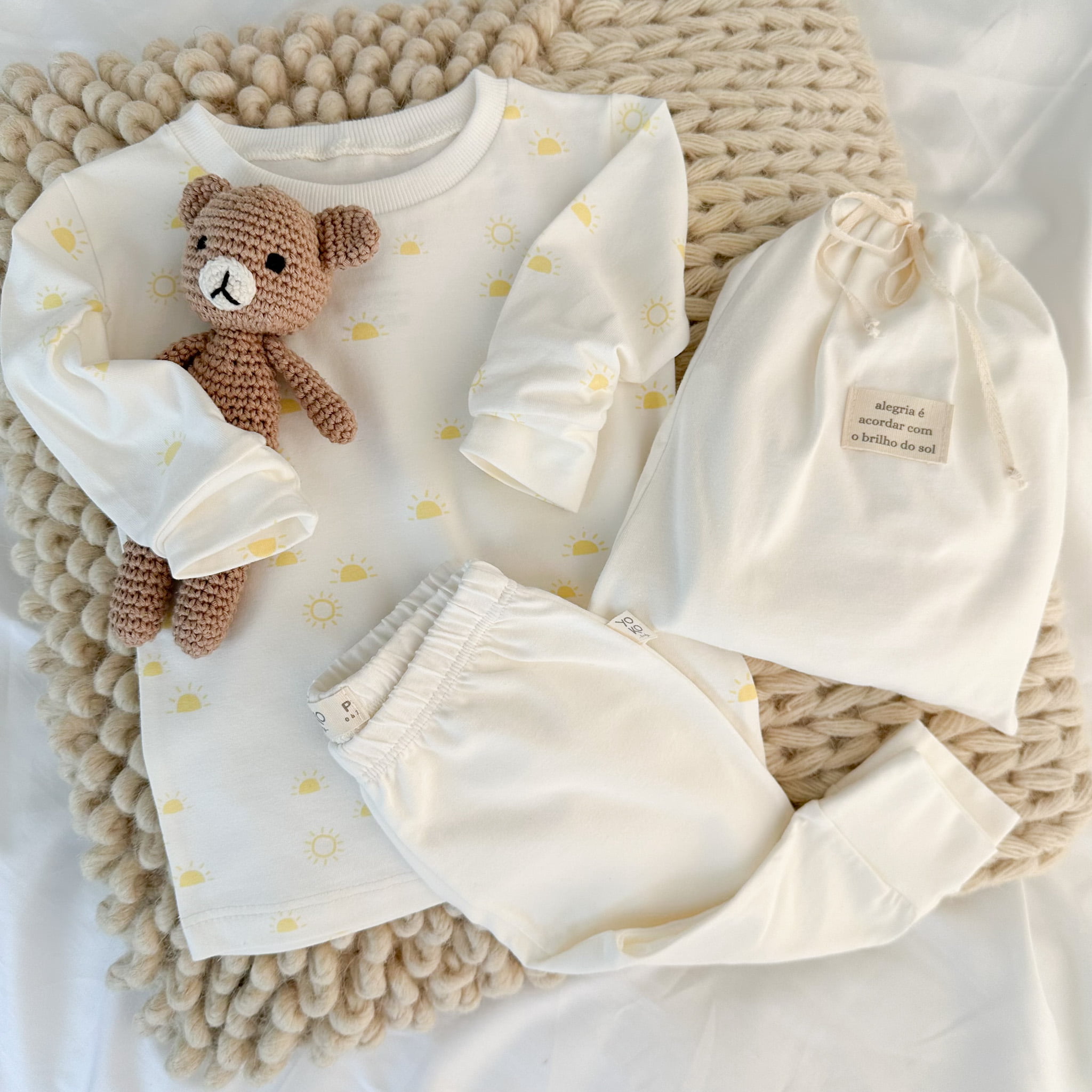 Conjunto Bebe Pijama Manga Longa- Off White e Sol Amarelo