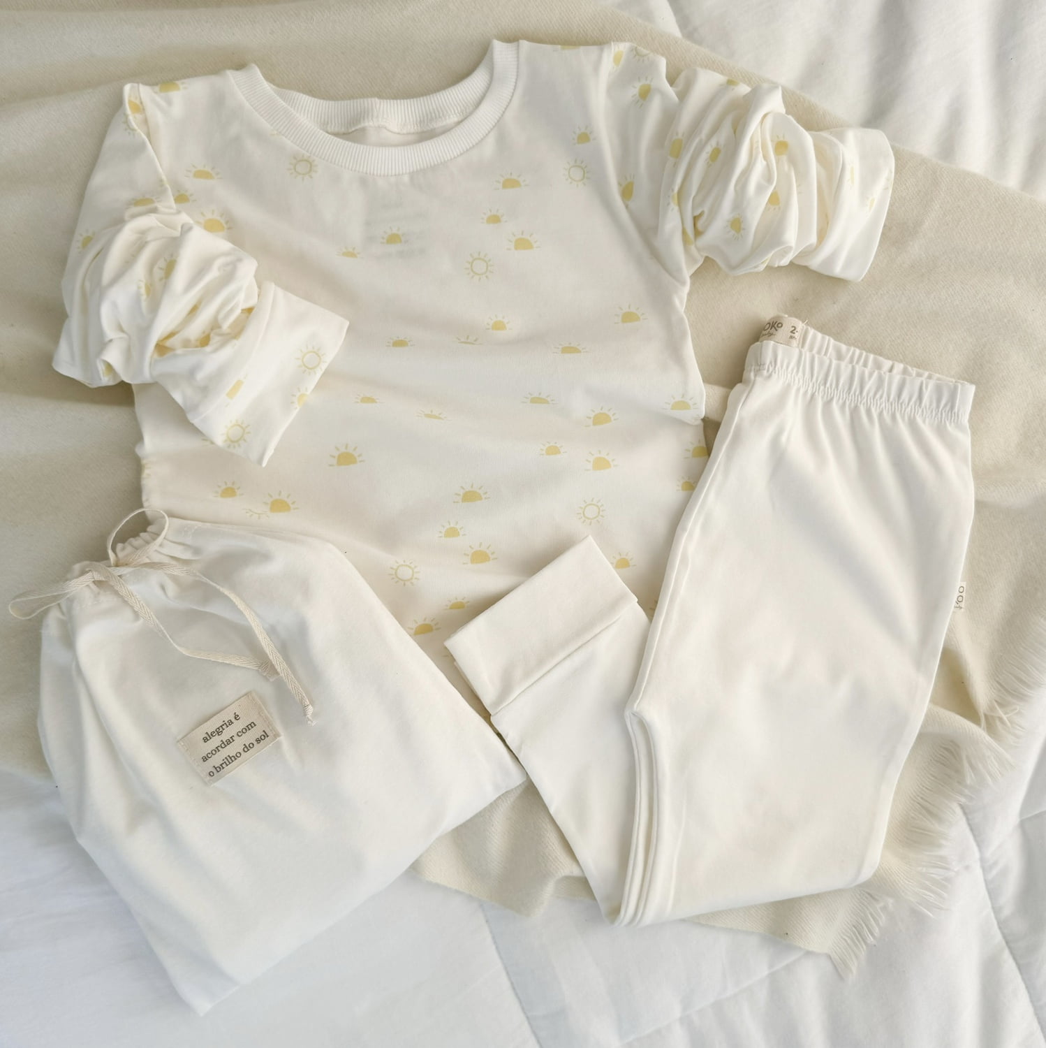 Conjunto Kids Pijama Manga Longa - Off White e Sol Amarelo