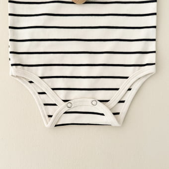 Body Bebê Manga Longa Unissex – Listrado Marfim e Preto