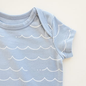 Conjunto Bebe Body Manga Curta e Calça Ondas - Azul