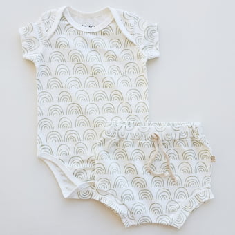 Conjunto Bebe Body Manga Curta e Tapa Fraldas Arco-Íris - Off White e Verde Oliva