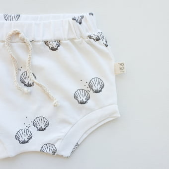 Conjunto Bebe Body Manga Curta e Tapa Fraldas Conchas - Off White e Preto