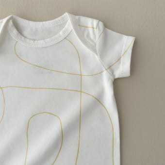 Conjunto Bebe Body Manga Curta e Tapa Fraldas - Linhas Orgânicas Amarelo Brulée