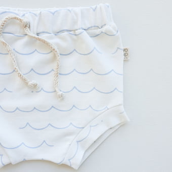 Conjunto Bebe Body Manga Curta e Tapa Fraldas Ondas - Off White e Azul