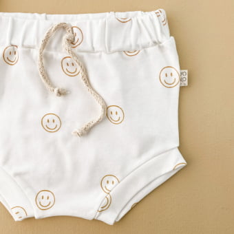 Conjunto Bebe Body Manga Curta e Tapa Happy - Off White e Caramelo