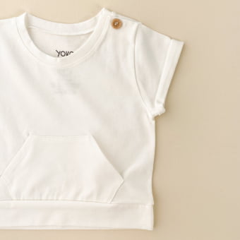 Conjunto Bebe Camiseta Bolso e Short - Off White