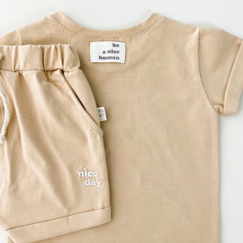 Conjunto Bebe Camiseta e Short - Amêndoa