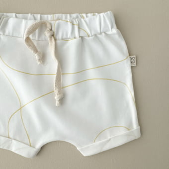 Conjunto Bebe Camiseta e Shorts - Linhas Orgânicas Amarelo Brulée