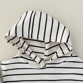 Conjunto Bebê Camiseta Listrado Premium e Calça Molecotton — Marfim e Preto