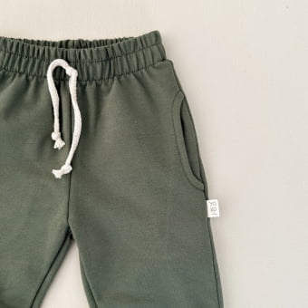 Conjunto Bebê Camiseta Listrado Premium e Calça Molecotton — Marfim e Verde Floresta