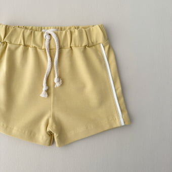 Conjunto Bebe Camiseta Oversized e Short - Off White e Amarelo Brulee