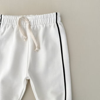 Conjunto Bebê Moletom Peluciado Comfy – Off White com Preto