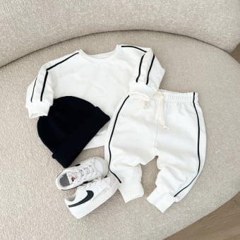 Conjunto Bebê Moletom Peluciado Comfy – Off White com Preto