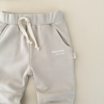 Conjunto Bebê Moletom Peluciado Comfy Stay Cozy – Cinza Orvalho