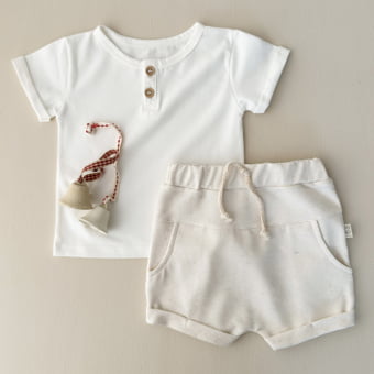 Conjunto Camisa Bebê Manga Curta com Botões e Short Texturizado – Off White Conjunto Camisa Bebê Manga Curta com Botões e Short Texturizado – Off White