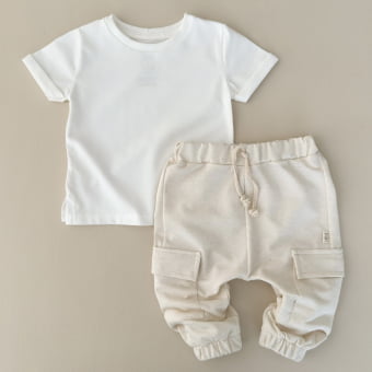 Conjunto Camiseta Bebê Manga Curta e Calça Cargo Texturizada – Off White
