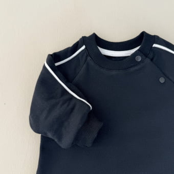Macacão Bebê Moletom Peluciado Comfy – Preto com Off White