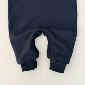 Macacão Bebê Moletom Peluciado Comfy – Preto com Off White
