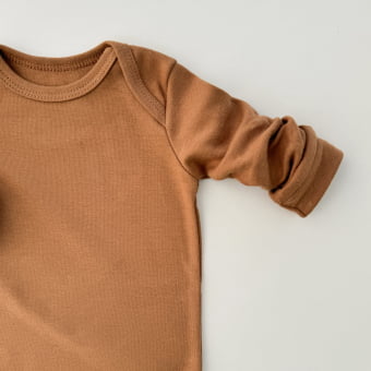 Body Bebê Manga Longa Unissex – Algodão Premium - Caramelo
