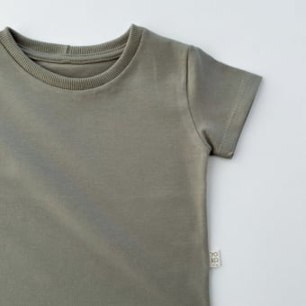 Camiseta Bebê Manga Curta Unissex - Cotton Premium Leve - Verde Oliva