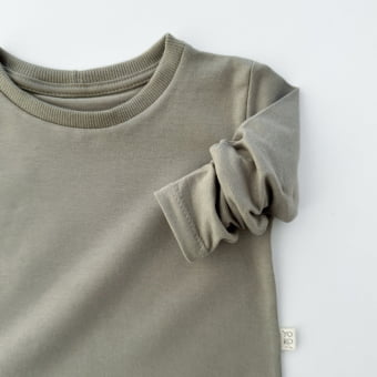 Camiseta Bebê Manga Longa Unissex - Cotton Premium Leve - Verde Oliva