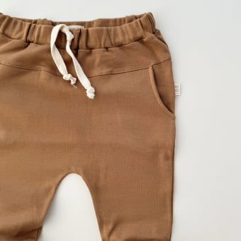 Calça Saruel Infantil com Bolsos Unissex - Algodão Premium - Caramelo