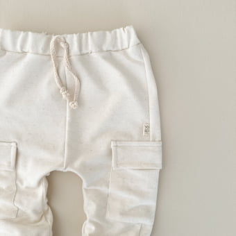 Conjunto Camiseta Kids Manga Curta e Calça Cargo Texturizada – Off White