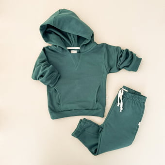 Conjunto Infantil Moletom Peluciado Comfy Capuz – Verde Aurora Conjunto Infantil Moletom Peluciado Comfy Capuz – Verde Aurora