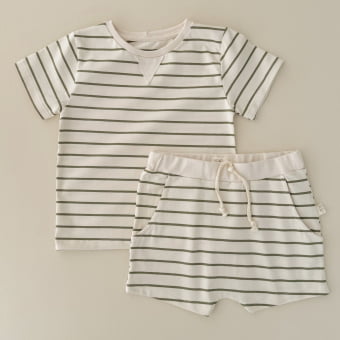 Conjunto Kids Camiseta e Shorts – Listras Marfim e Verde
