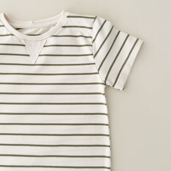 Conjunto Kids Camiseta e Shorts – Listras Marfim e Verde