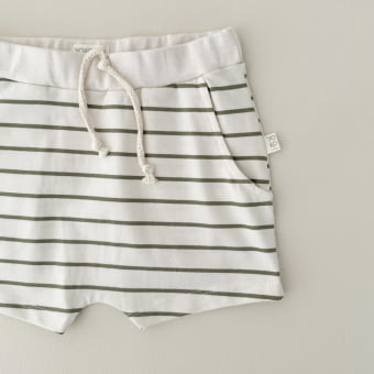 Conjunto Kids Camiseta e Shorts – Listras Marfim e Verde