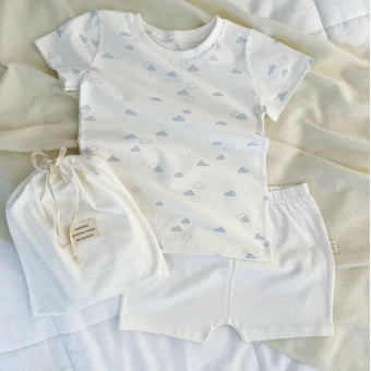 Conjunto Kids Pijama Manga Curta - Off White e Nuvem Azul