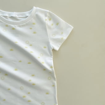 Conjunto Kids Pijama Manga Curta - Off White e Sol Amarelo