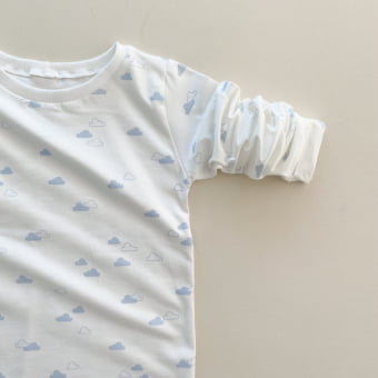 Conjunto Kids Pijama Manga Longa - Off White e Nuvem Azul