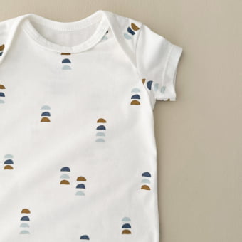 Conjunto Bebe Body Manga Curta e Tapa Fraldas - Arte Minimalista