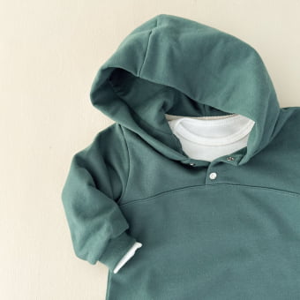 Macacão Bebê Moletom Peluciado Comfy Capuz – Verde Aurora